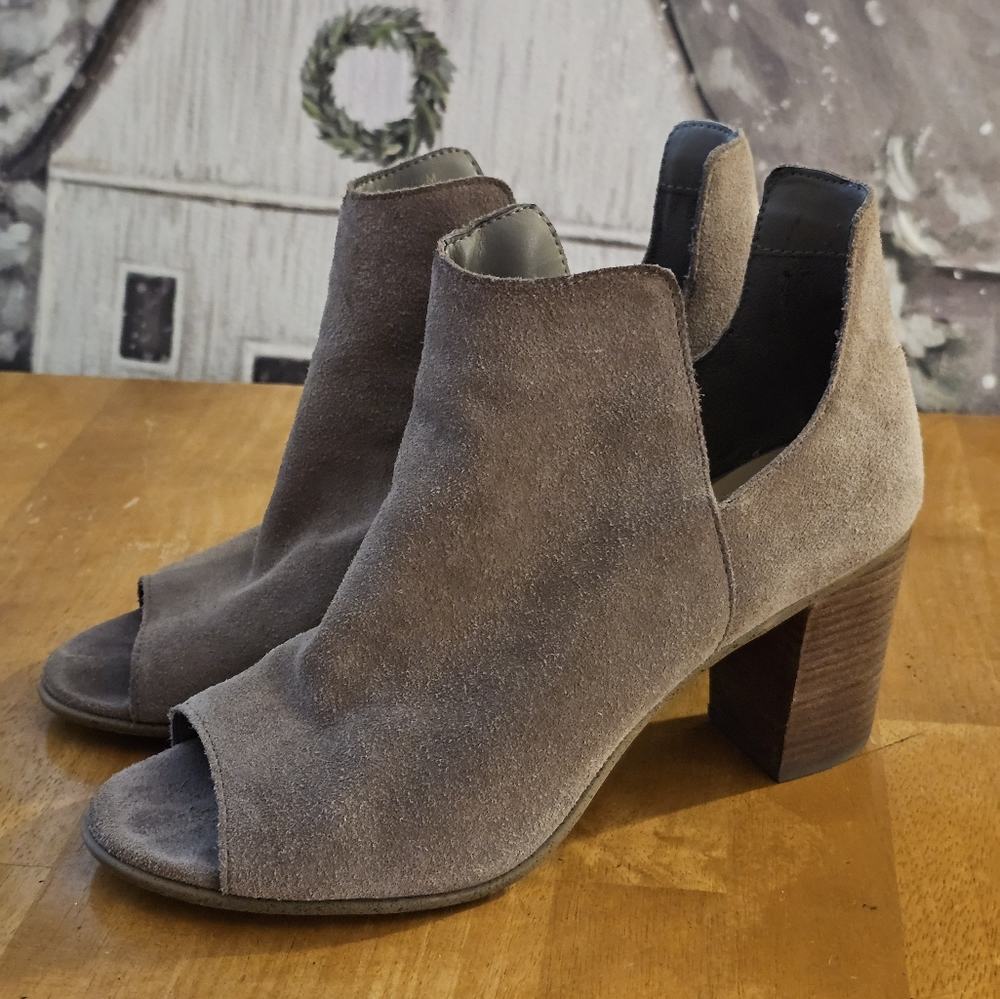 Steve Madden Nello open toed bootie. Woman's size 7 1/2.
